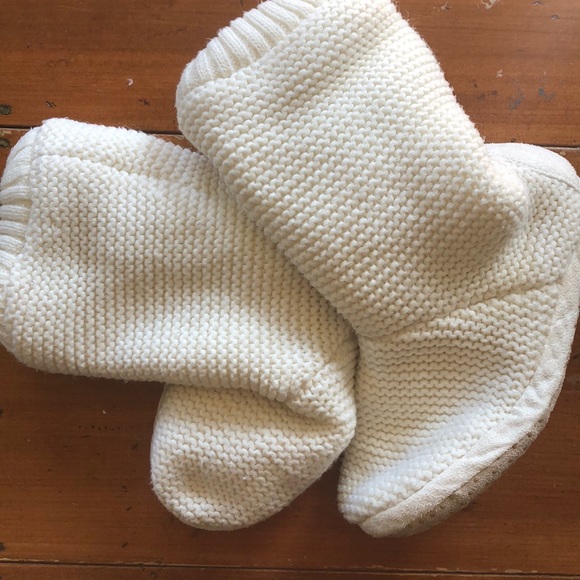 Cozy Off-white Slipper Shoes Boots | Small | 5-6 - Picture 5 of 7